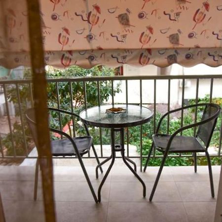 Ομορφο Διαμερισμα Apartamento Atenas Exterior foto